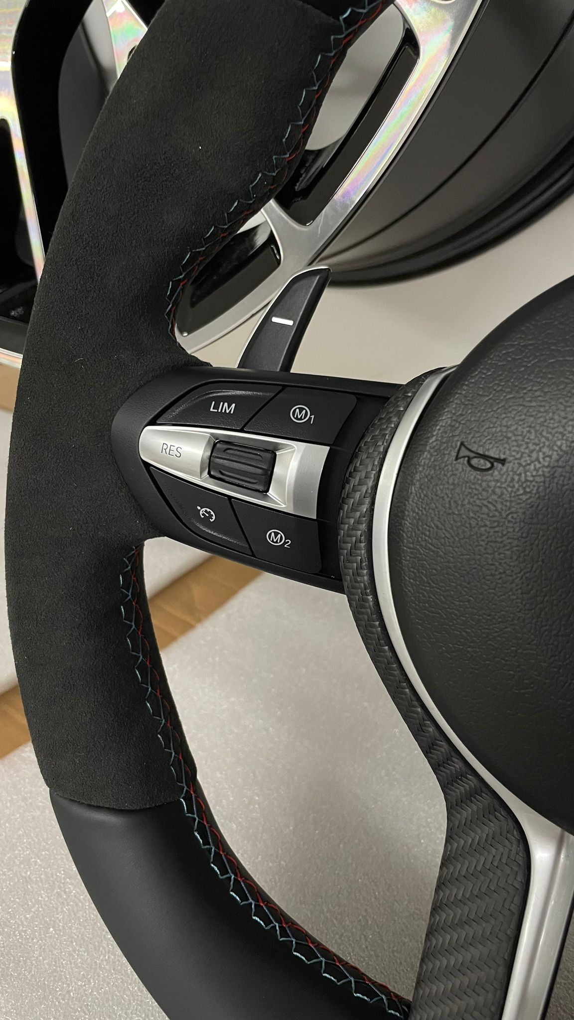 Volant Multifonction SEAT Exeo En Alcantara & Carbone - Avec Airbag, Remis à Neuf (remanufacturé)